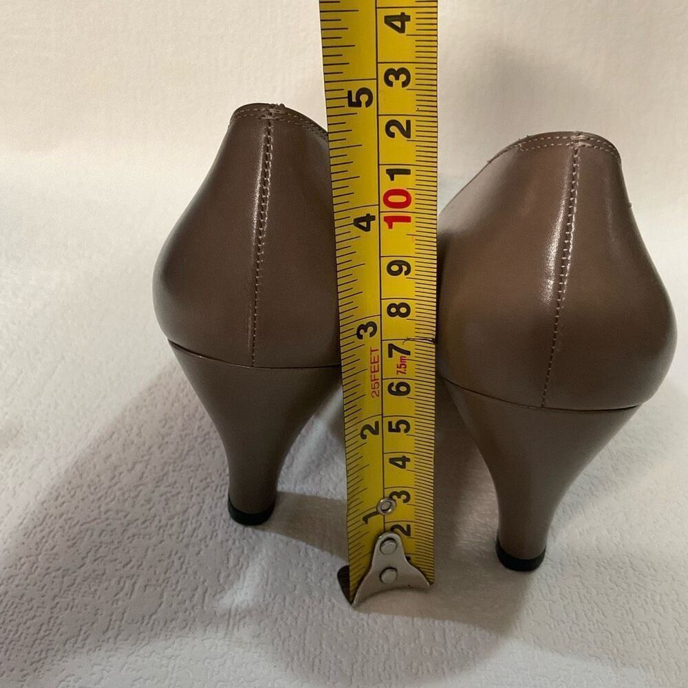 Salvatore Ferragamo 1129 Women 7,5 Beige Leather Pump Heel Shoe Career Business - Picture 13 of 13